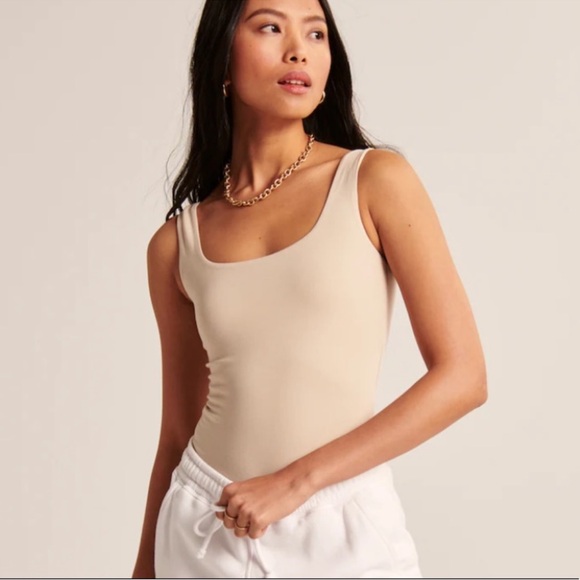 Banana Republic Tops - Banana Republic Factory Beige Scoop Neck Seamless Bodysuit